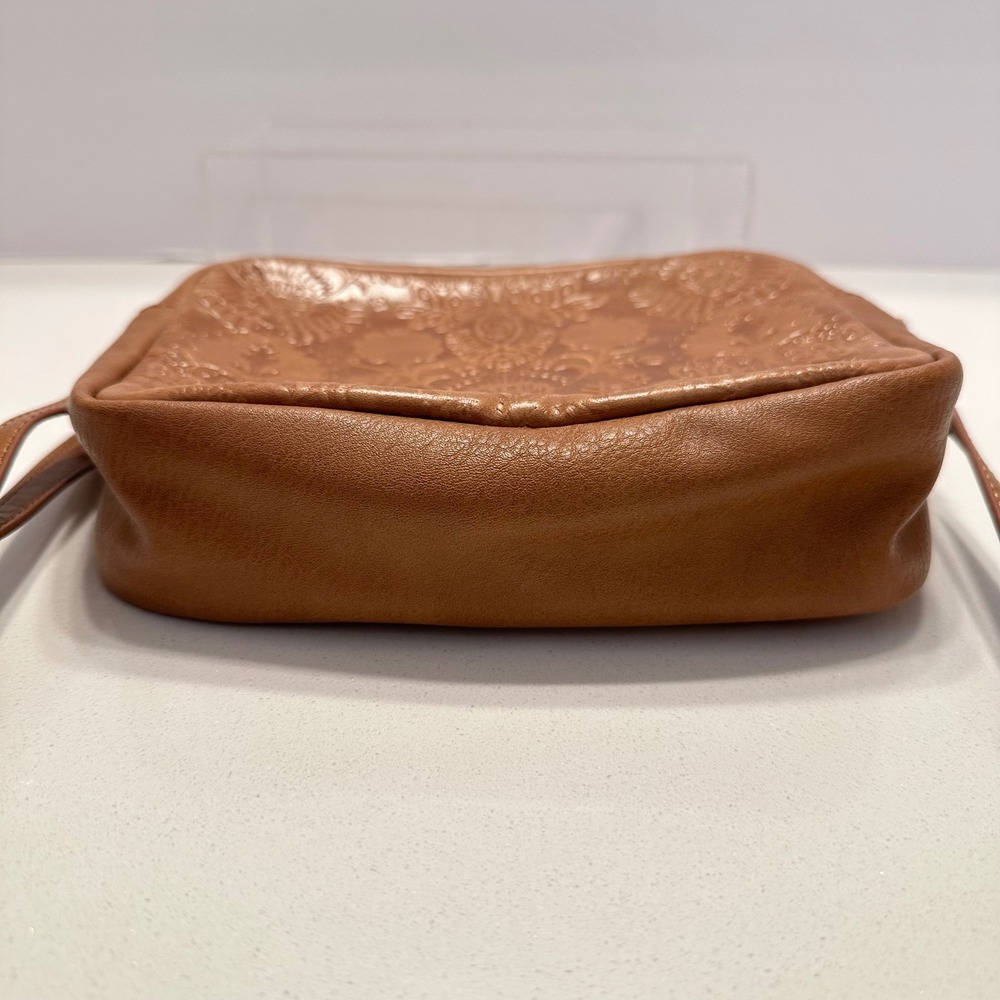 The Sak Leather De Young Crossbody Camera Bag Cognac Brown Embossed Floral Boho - Picture 6 of 9
